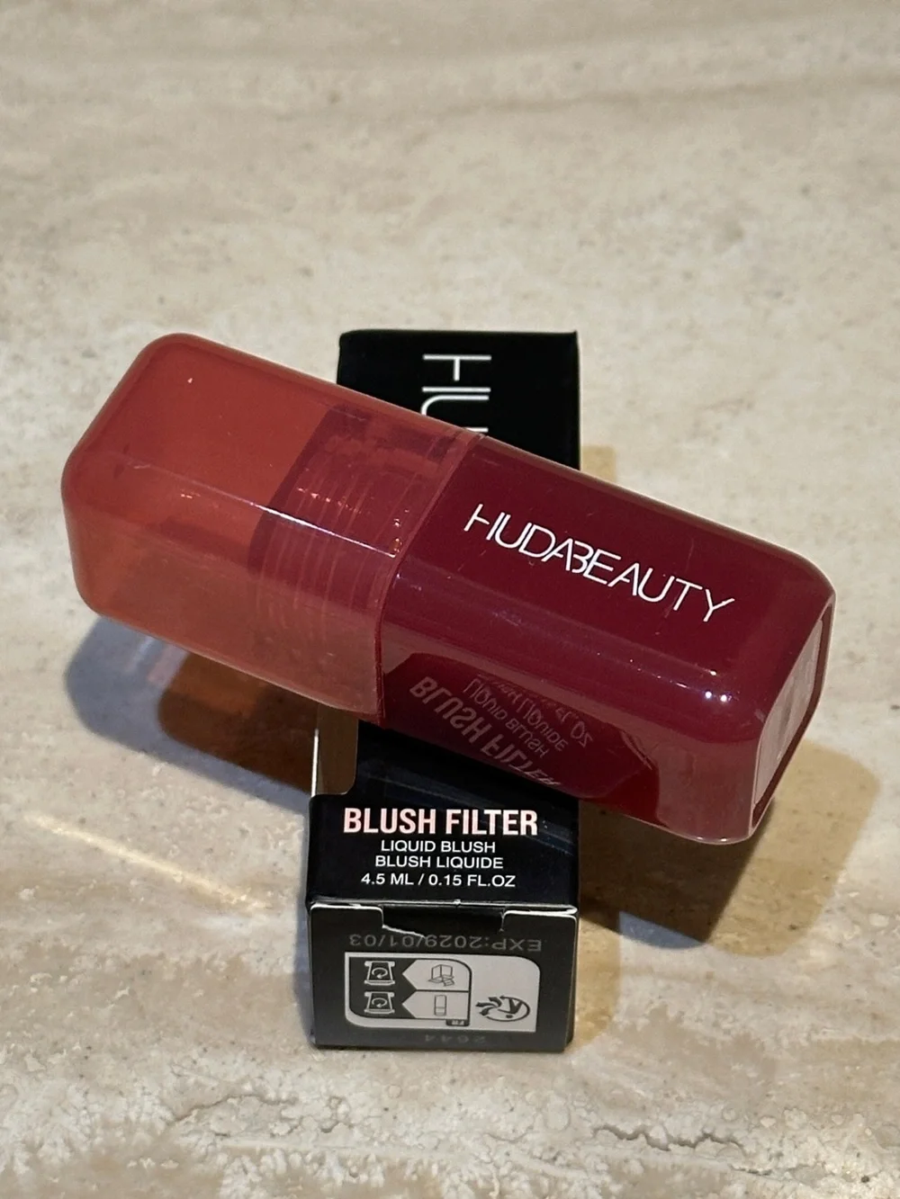 HUDA BEAUTY Blush Filter Soft Glow Liquid Blush Strawberry Cream